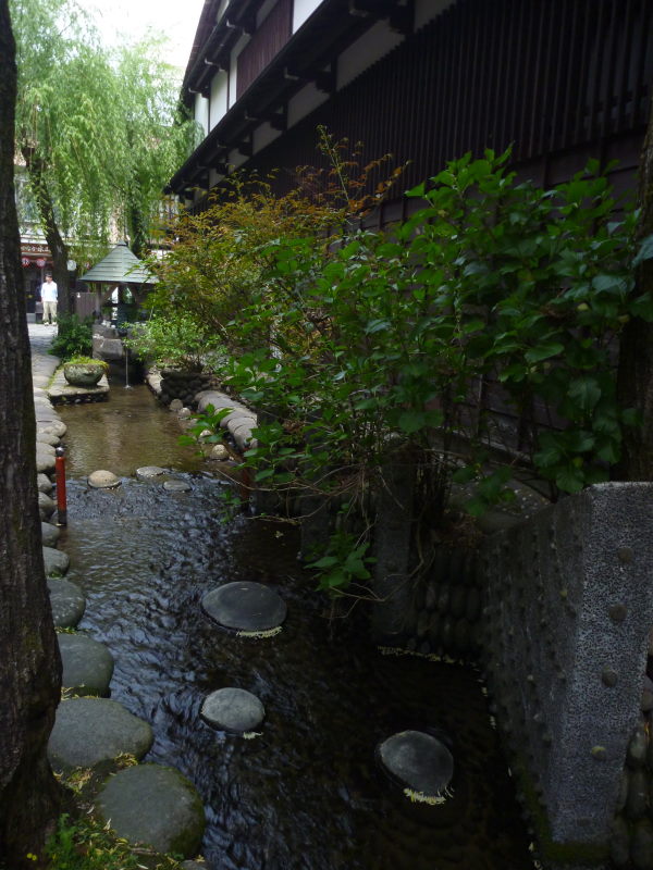 川の出発点に壮大な思いをはせる。自然と共生した町の癒し・郡上八幡-初ロード旅・鈴鹿を目指して⑪_e0138081_5475113.jpg