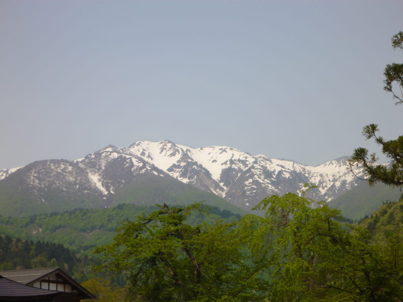 白く染まった山々に囲まれた日本の原風景・白川郷-初ロード旅・鈴鹿を目指して⑨_e0138081_581488.jpg