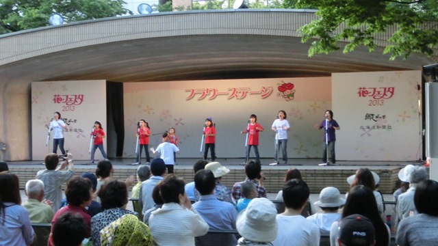 ⑥札幌大通公園の花、参議院選挙頑張れ維新の会、安倍総理自民党と維新の会の連合を、安倍総理に超・期待_d0181492_0392555.jpg