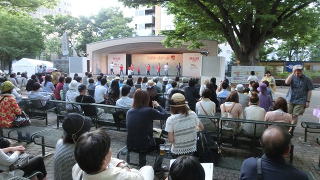 ⑥札幌大通公園の花、参議院選挙頑張れ維新の会、安倍総理自民党と維新の会の連合を、安倍総理に超・期待_d0181492_039760.jpg