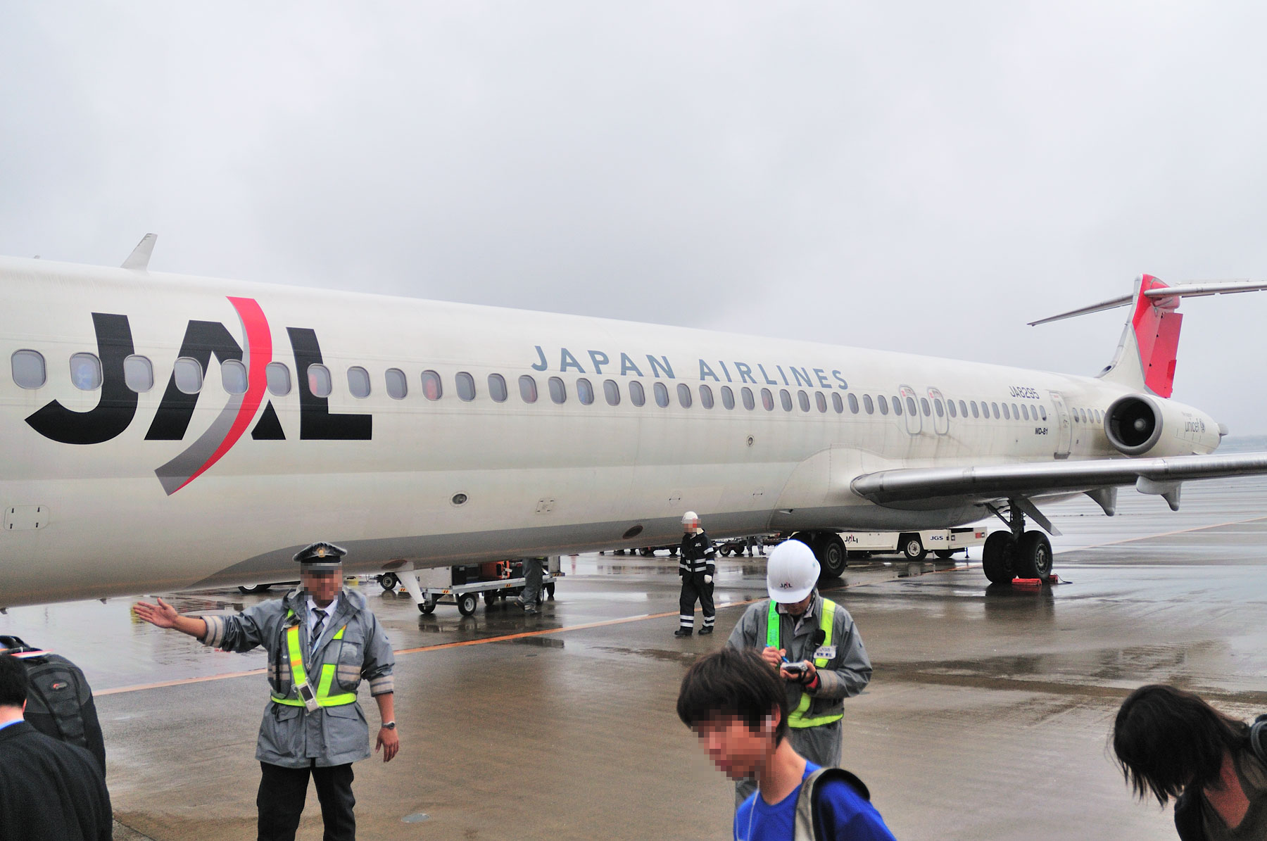 McDonnell Douglas MD-81 / JA8295 - 機内 - : SKY LOUNGE McDonnell Douglas MD-81 / JA8295 - 機内 - : SKY LOUNGE