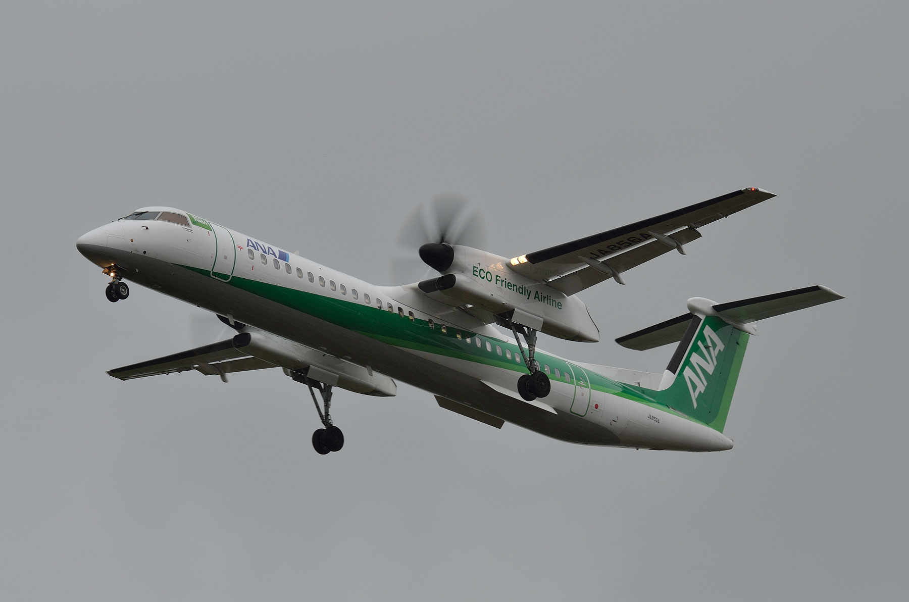 Bombardier DHC-8-Q400 / JA856A - ECO Friendly Airline - : SKY