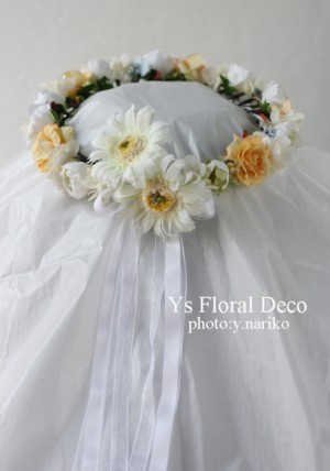 後ろにポイントのある花冠 & お揃いのリストレット_b0113510_9413.jpg
