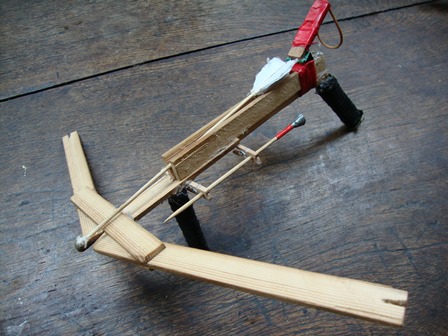 長男 工作に燃える その1 クロスボー 投石器 イギリス 西ウェールズの田舎暮らし 長男 工作に燃える その1 クロスボー 投石器 イギリス 西ウェールズの田舎暮らし