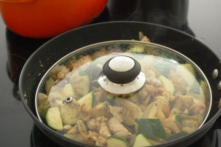 夏野菜と鶏胸肉のカレーチーズ炒め_d0104926_1452643.jpg