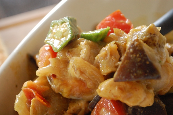 夏野菜と鶏胸肉のカレーチーズ炒め_d0104926_1464318.jpg