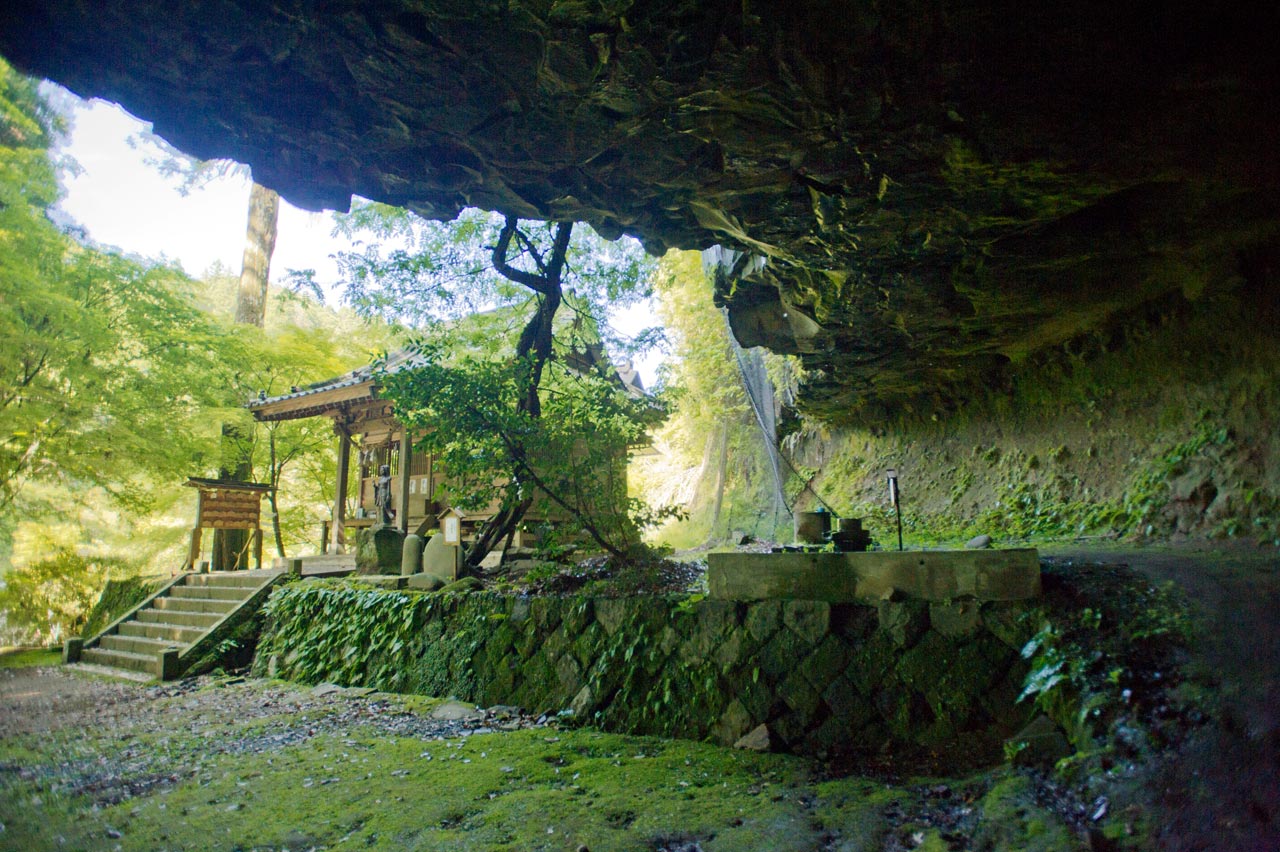 八女津媛神社　２　福岡県八女市矢部村_b0023047_4243189.jpg