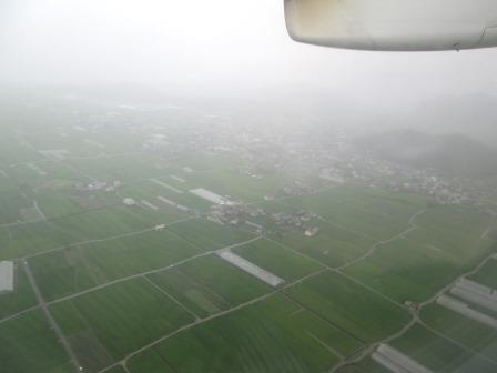 台風接近、飛行機の旅_d0162564_1882629.jpg