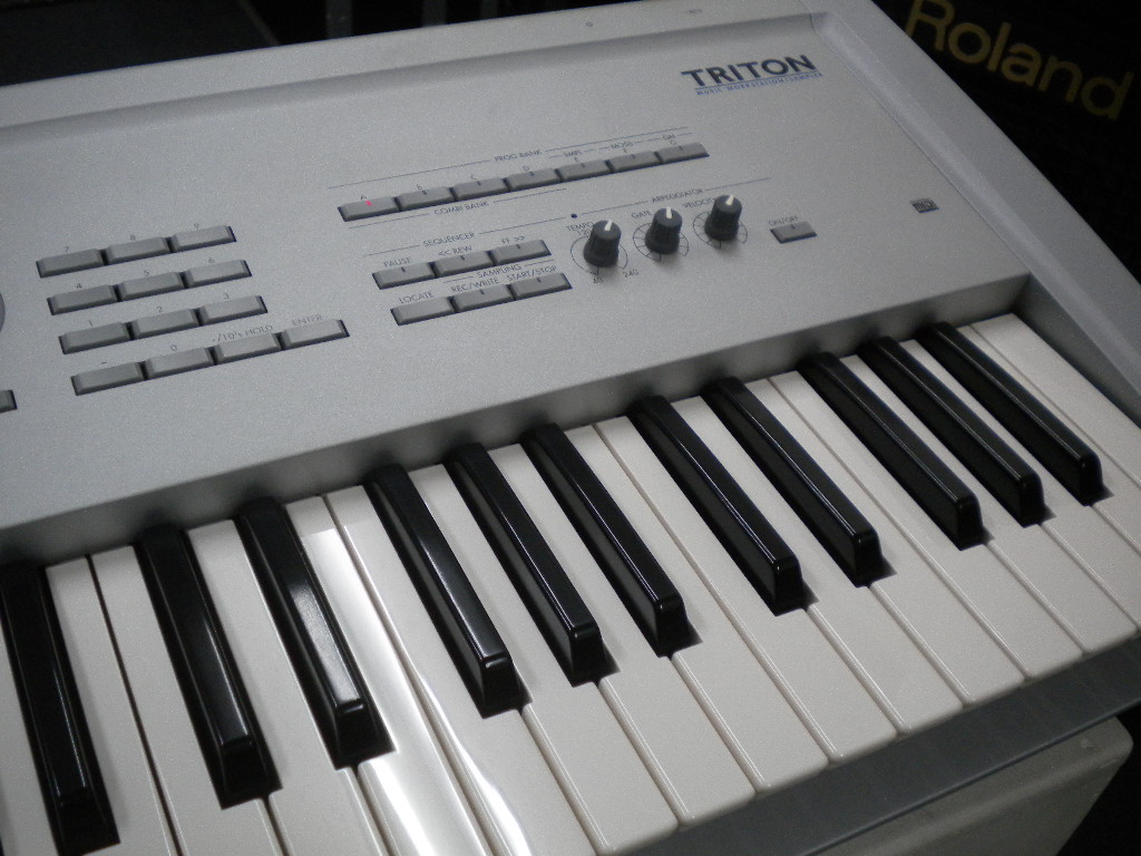 KORG TRITON試奏記 : 風流音色まねゑもん KORG TRITON試奏記 : 風流音色まねゑもん