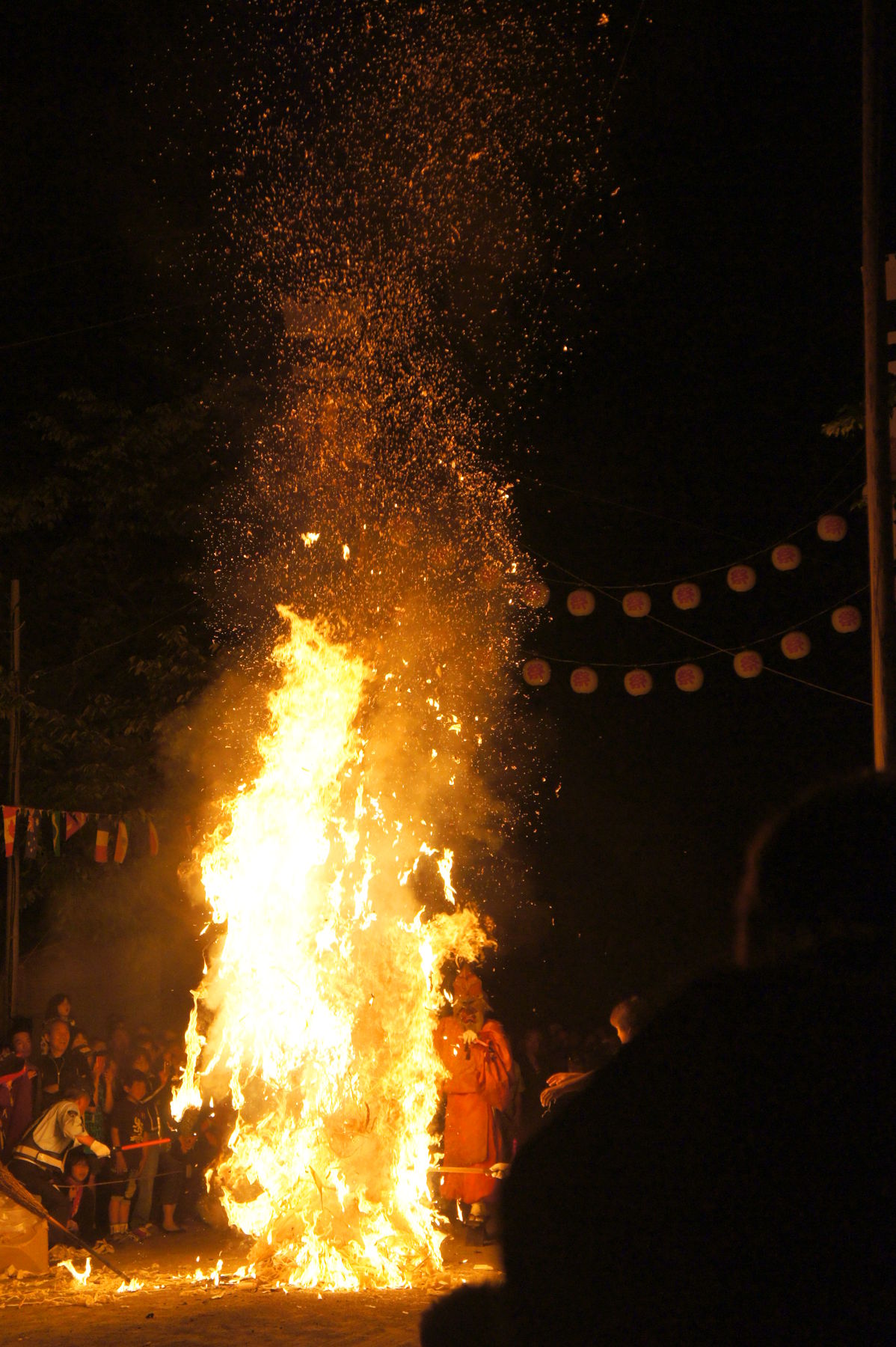 美国神社例大祭 天狗の火渡り_d0249904_1212688.jpg