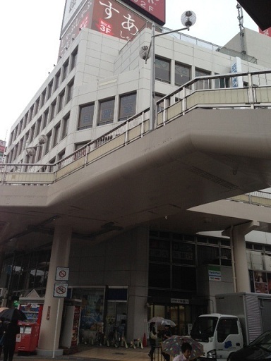 駅からほぼ直結、雨の日でも安心です_c0263761_22172412.jpg