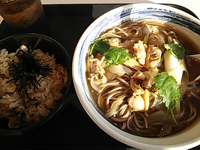 海ほたるで、あさりご飯&そばです。_a0229491_6342466.jpg