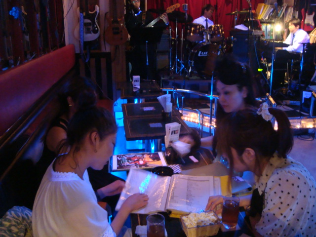 西新宿「ライブハウス 新宿21世紀」へ行く。_f0232060_1363332.jpg