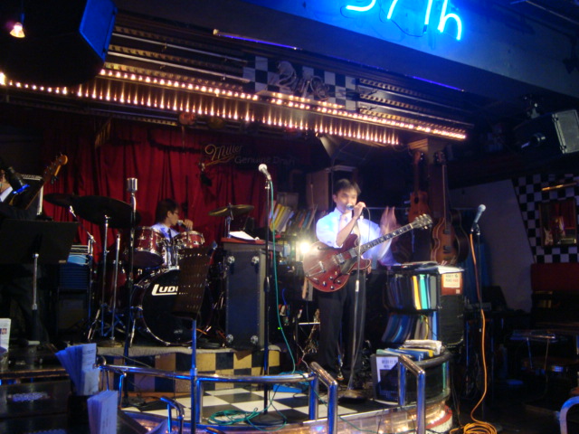西新宿「ライブハウス 新宿21世紀」へ行く。_f0232060_1412654.jpg