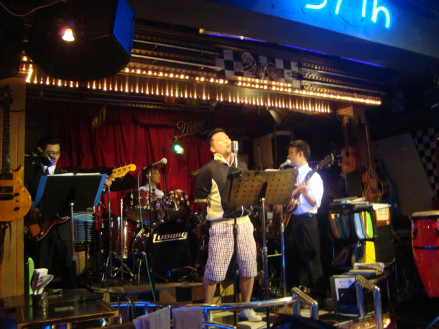 西新宿「ライブハウス 新宿21世紀」へ行く。_f0232060_15143.jpg