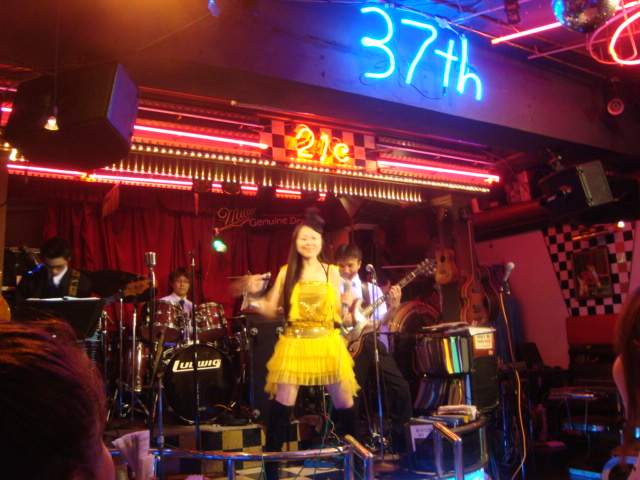 西新宿「ライブハウス 新宿21世紀」へ行く。_f0232060_1562538.jpg