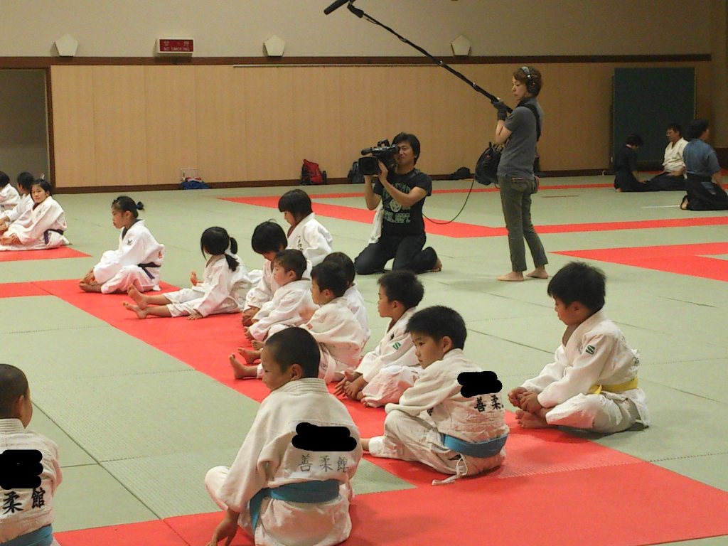 テレビに出ますぞ(^O^)_b0172494_2342797.jpg