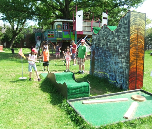 ガバナー島のユニークなアートいっぱいの芝生広場 Nolan Park_b0007805_20113369.jpg