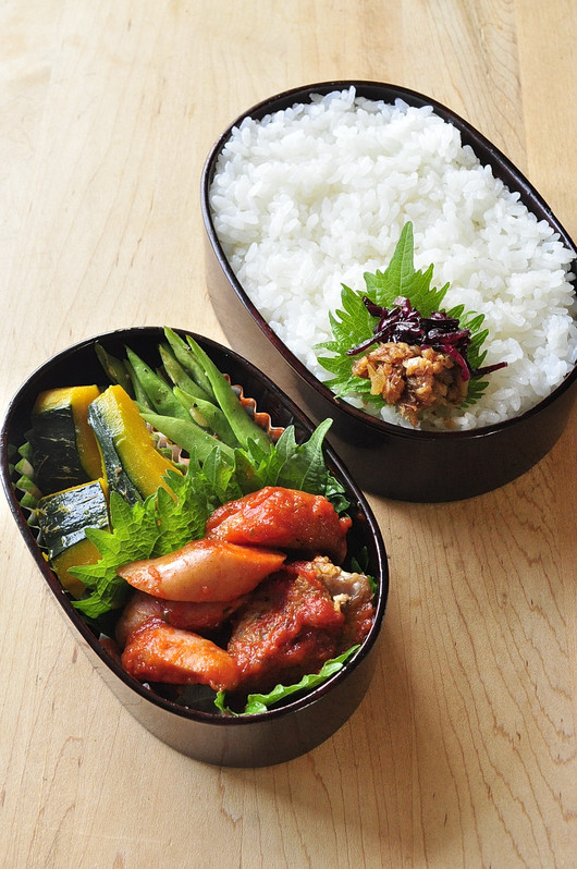 ウインナーとチキンのトマト弁当_b0171098_844090.jpg