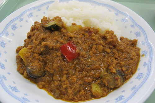 お昼は、生協食堂の夏野菜キーマカレーを頂く_c0075701_12474490.jpg