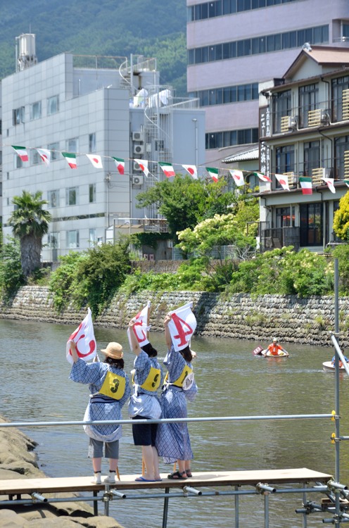 松川タライ乗り競争　その２_c0116284_7543376.jpg