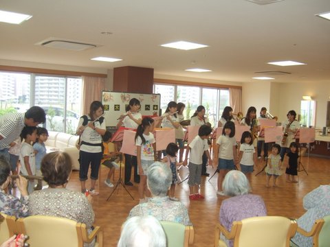 有料老人ホーム依頼演奏  ６月２３日_e0134125_23211154.jpg