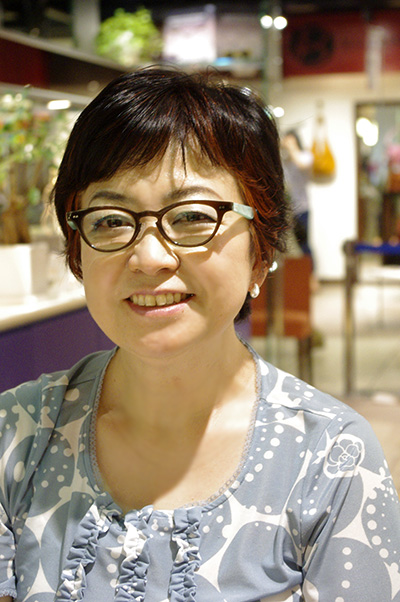 ANNE ET VALENTIN 写真館 『MINI BLUE』。 : 立川駅直結ecuteのメガネ