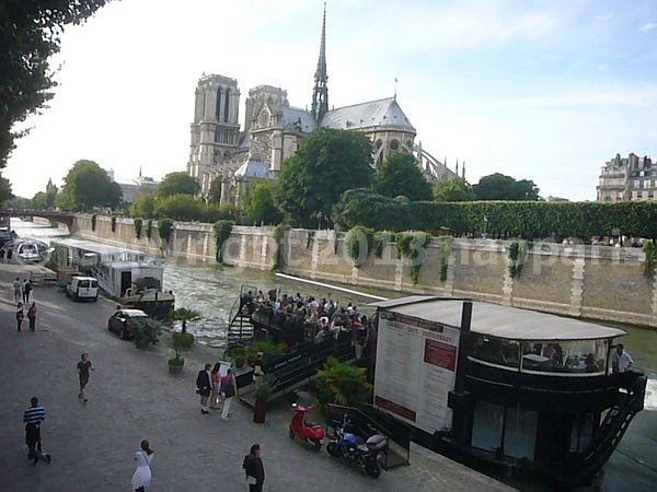 【Un Mojito Sur Scene】ノートルダム大聖堂を眺めながら船上ディナー(PARIS)_a0014299_20282259.jpg