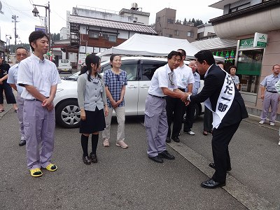 　つかだ一郎街宣車南魚沼市に_f0019487_783363.jpg