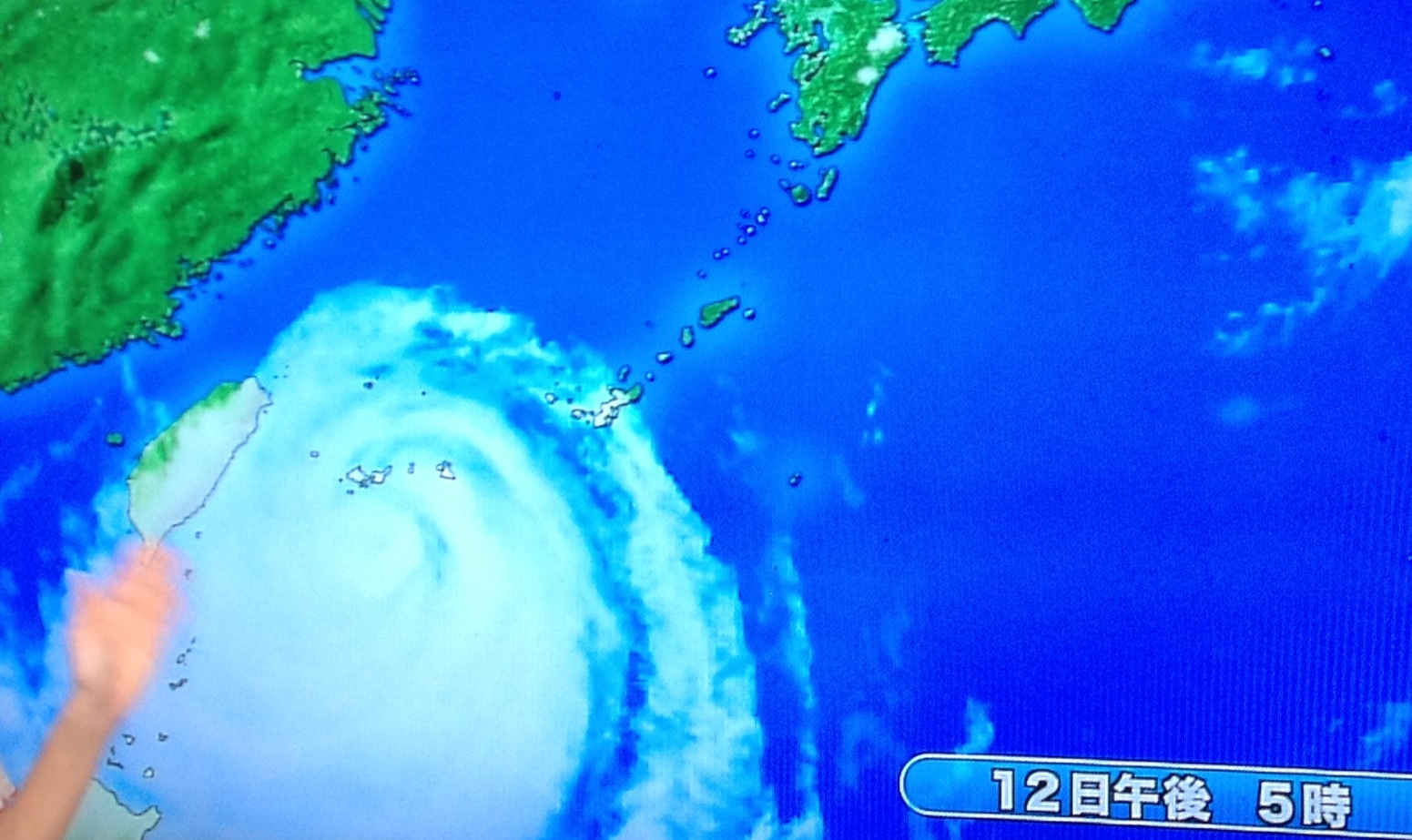 台風7号石垣島通過中_c0064389_1954194.jpg