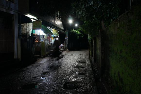 夜の路地裏 背景放射 夜の路地裏 背景放射