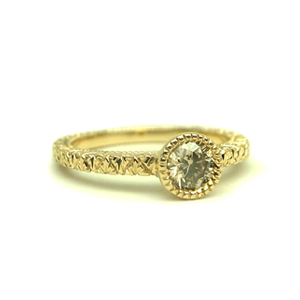 途切れることのないミルグレインとブラウンダイヤモンドの婚約指輪_e0131432_1184252.jpg