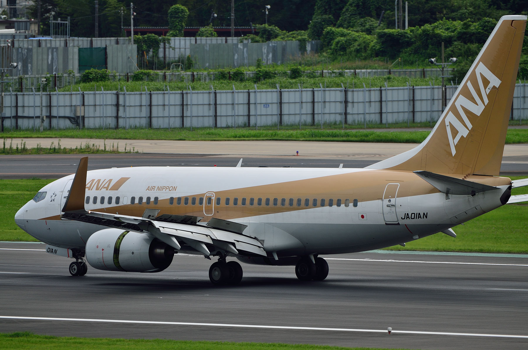 航空機・ヘリコプター ANA B737-700 JA01AN Gold 1/400 B737-700 ANA ゴールドジェット JA01AN [NH40029] 全日空商事