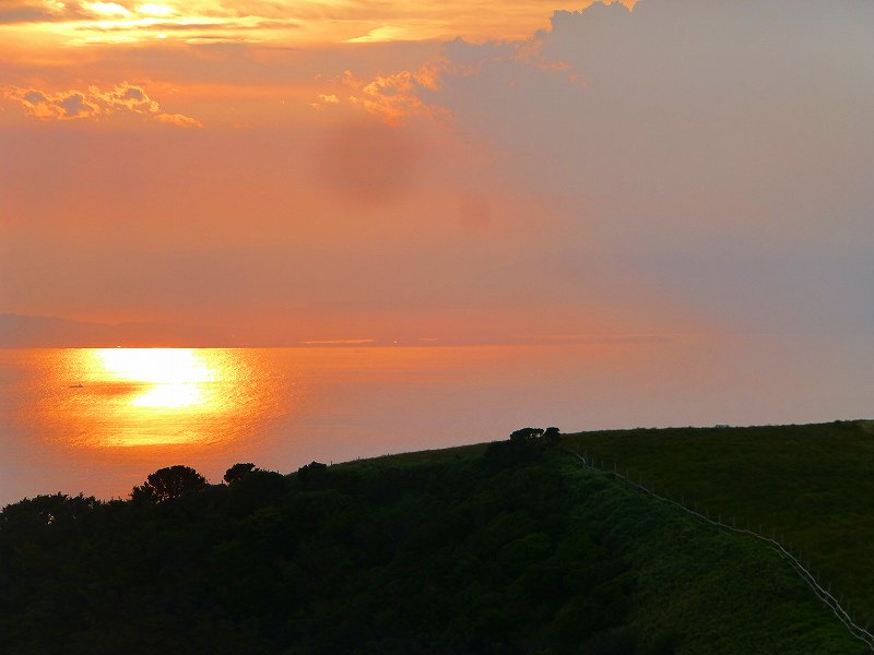 西天城から見た西伊豆の夕日。_f0182513_22151219.jpg