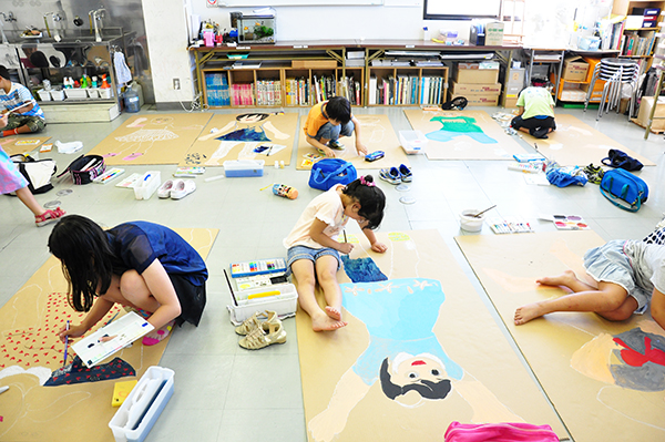 児童画クラス 等身大の自画像_b0212226_2261284.jpg