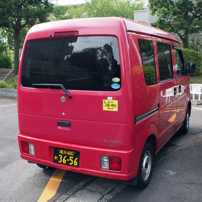 白い郵便車。 : りはびりカメラ
