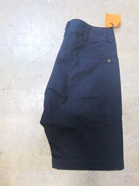 Kato ・・・ 大好評のMUSTARD SHORTS に続き、NAVY SHORTS の入荷です♪♪♪_d0152280_3454371.jpg