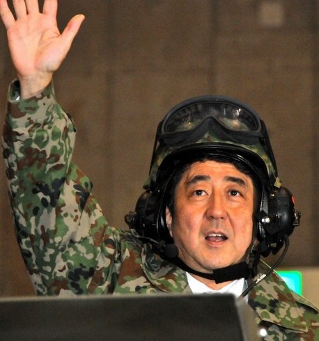 ▼投票所へ行くか、戦場へ行くか？監獄へ行くか？ これでもまだ「どちらともいえない」か？_d0017381_15242671.jpg