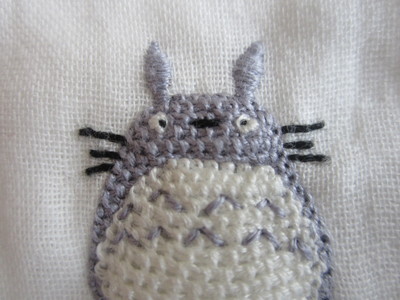 トトロの刺繍ガーゼハンカチ ささやかな刺繍生活