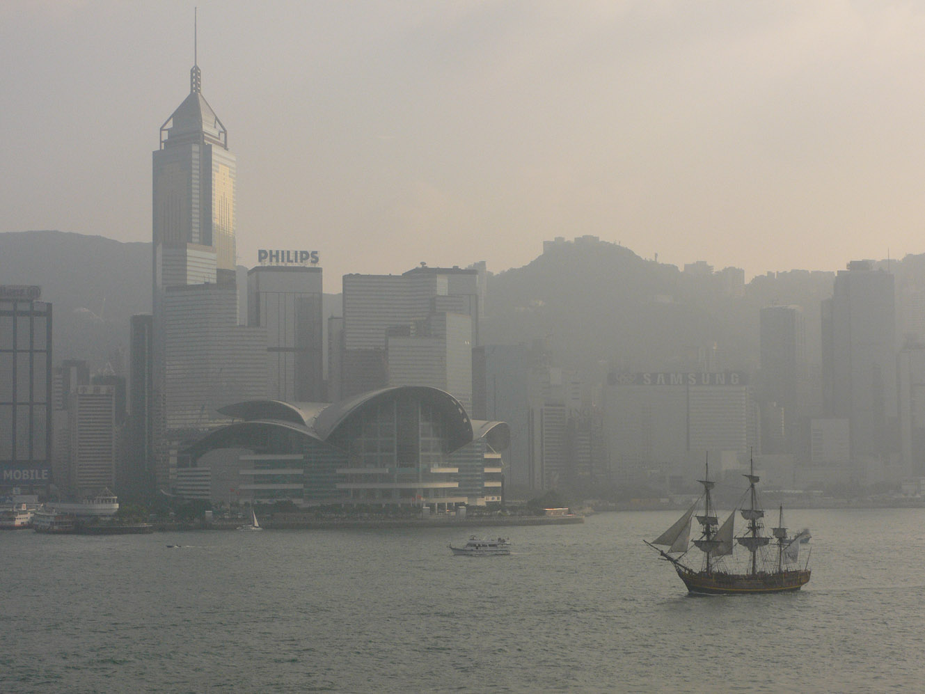 船・ふね・フネ：　海賊船のようなカティサーク号のような・・（香港）_a0249132_1217553.jpg
