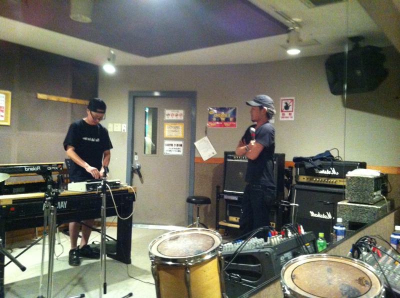 ライブツアーがはじまるぜー_d0107546_10435281.jpg