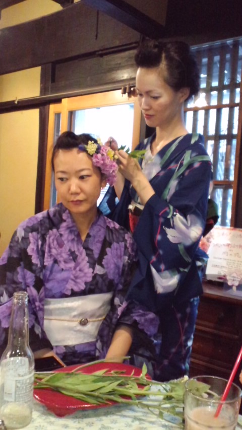 『流しの華活け師あっこin月の花』☆タイトアップヘアーに活ける_f0141846_2255648.jpg