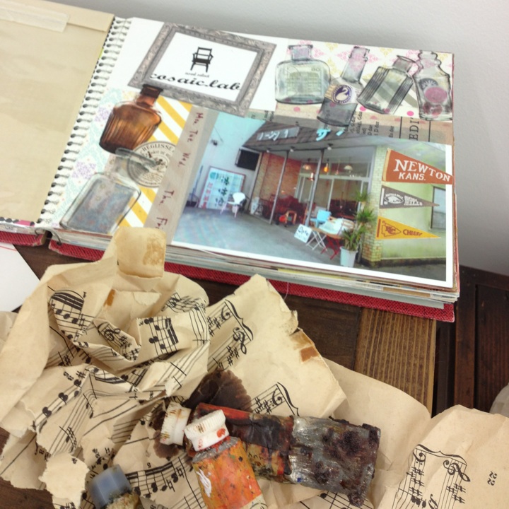 「SCRAPAHOLIC」明日までです。_e0060555_1344817.jpg