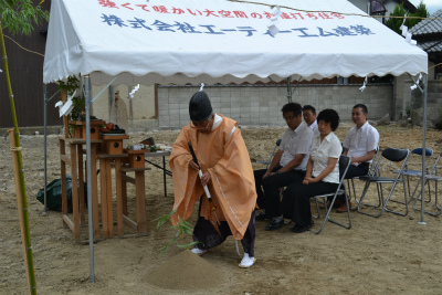 今日は地鎮祭＆明日は肉祭り_f0206977_19194594.jpg