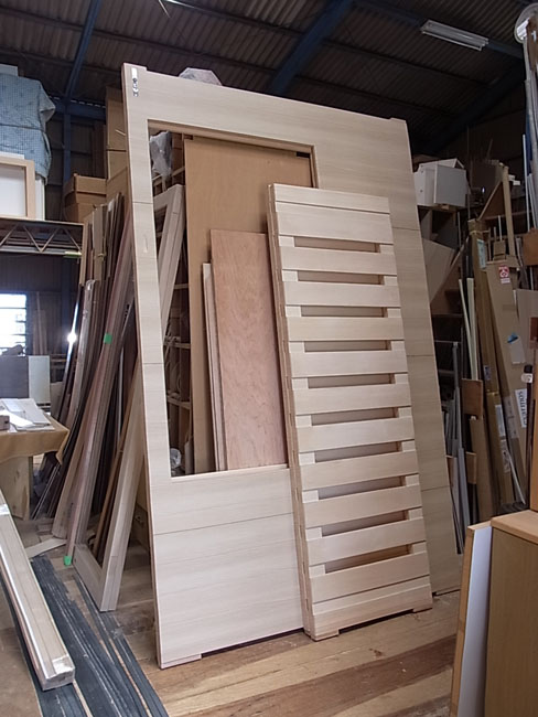 シナ合板 ポリ合板 スプルースの建具 近藤岳志の建築設計日記