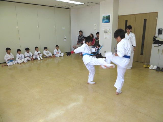 日曜空手 新琴似教室昇級審査会_c0118332_13494823.jpg
