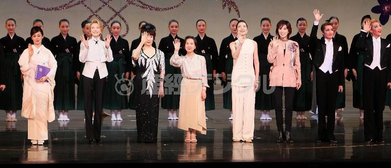 清く正しく 100周年 宝塚音楽学校 華やかに式典 看來豈是尋常色 濃淡由他冰雪中 清く正しく 100周年 宝塚音楽学校 華やかに式典 看來豈是尋常色 濃淡由他冰雪中
