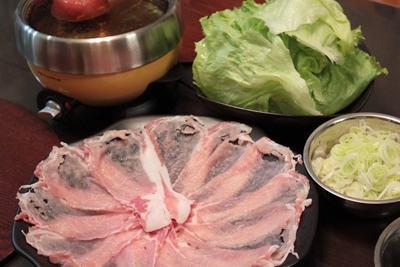 今年の薬膳夏鍋♪トマト八方だしで豚肉と50度洗いレタスの薬膳しゃぶしゃぶ。_e0192461_10313623.jpg