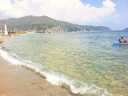 Bandiera blu 2013 Noli ☆バンディエラ ブルー認定の美しい海_b0246303_17515763.jpg