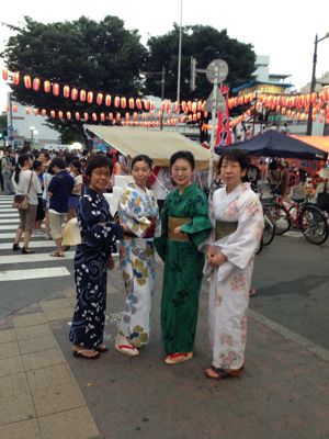 巣鴨駅前盆踊りに_f0140343_10435883.jpg